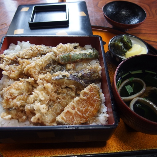 甚兵衛茶屋(うな天重)01.jpg